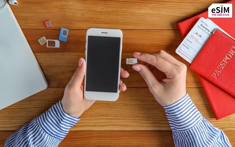 Sim vật lý tốn phí vận chuyển, thời gian chờ đợi và rủi ro mất sim chính.